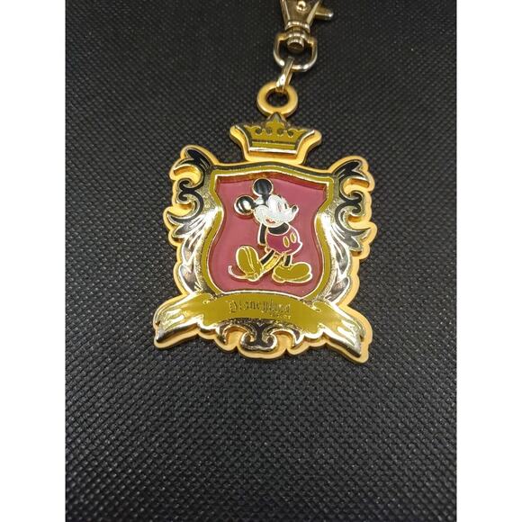 Walt Disney 2007 Trading Luggage Keychain - Picture 3 of 9